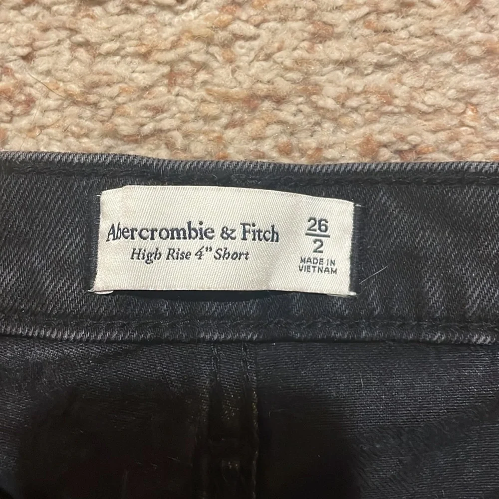 ABERCROMBIE & FITCH High Rise Jean Shorts, 4” inseam. Size 26/2 - Picture 2 of 4